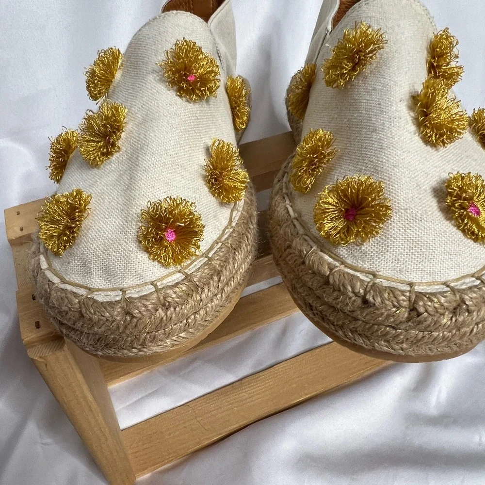Silvia Cobis Soil Mocasines Leather Flat Espadrilles Women’s Cream/Gold Pom Poms